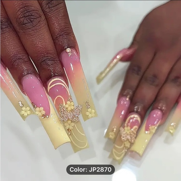 Press on nails cute look - Picture 3 of 3